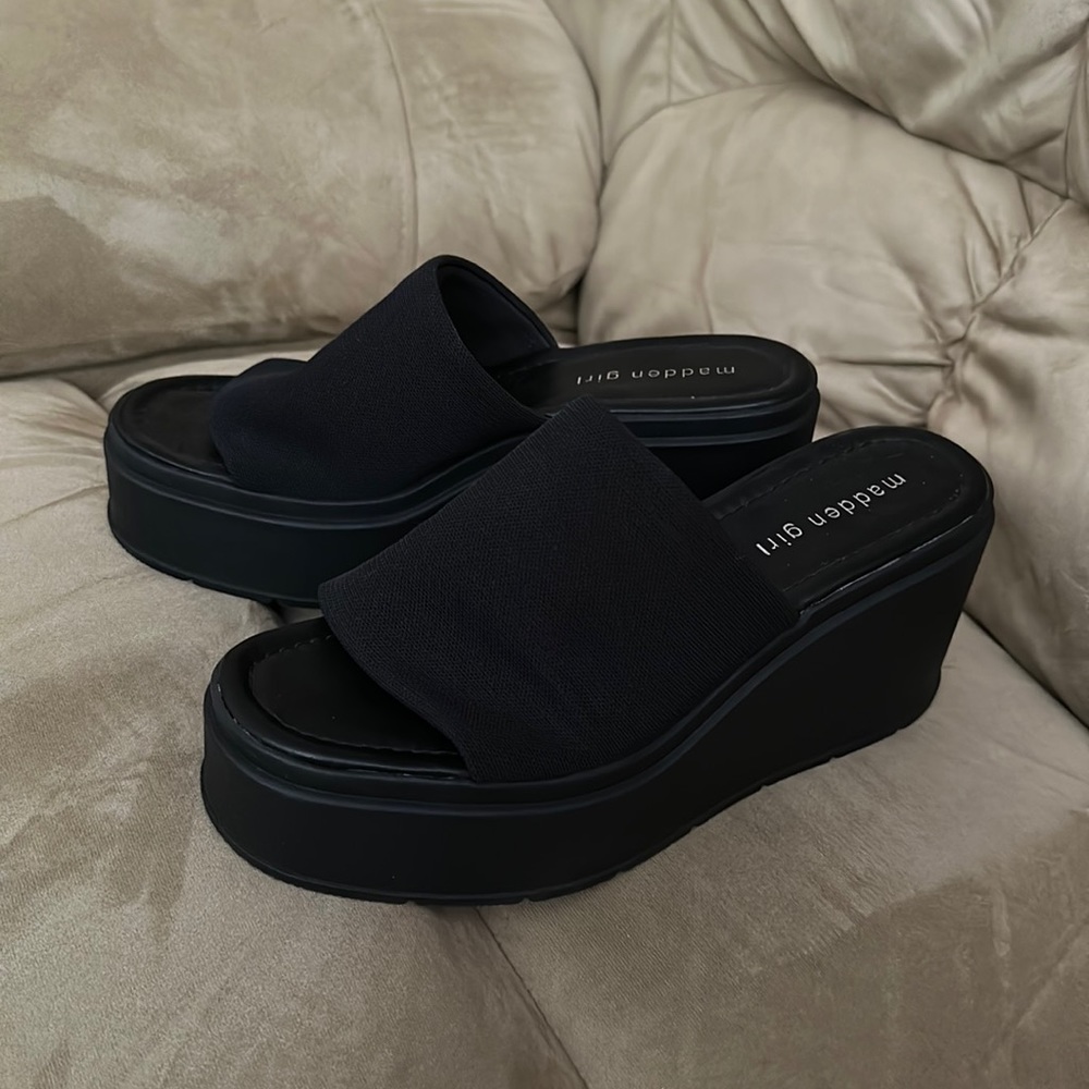 🪷 PLATFORM SANDALS- MADDEN GIRL. SIZE 7 🪷